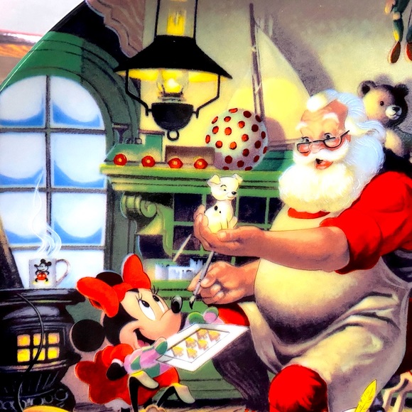 DISNEY STORE NWT VTG 1993 CHRISTMAS SANTA’S WORKSHOP PORCELAIN PLATE JAPAN 9.5” - Picture 3 of 14